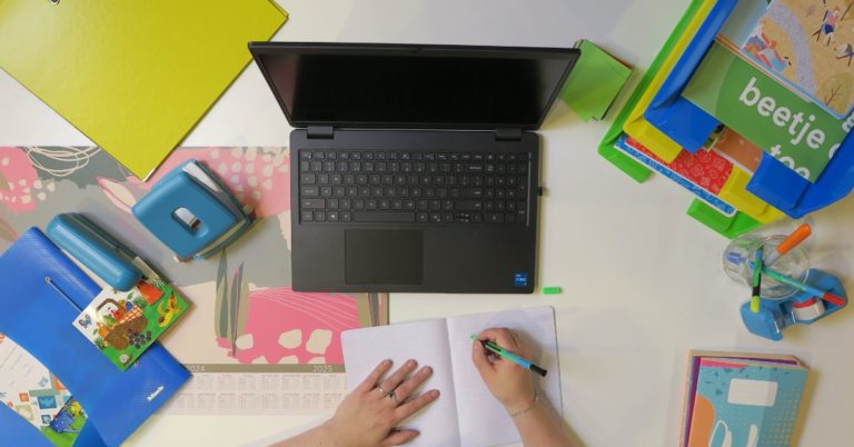 Hoe creëer ik meer ruimte en rust op mijn bureau in de klas? - de Rolf