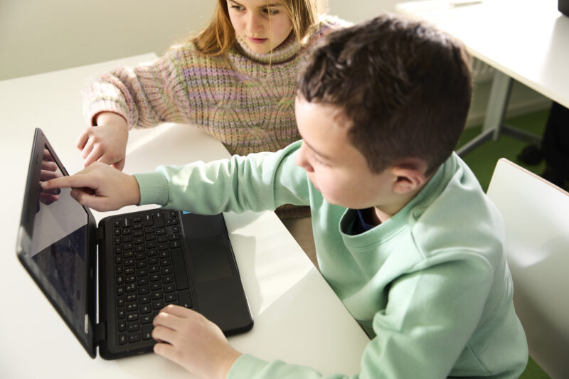 Afbeelding laptop kind